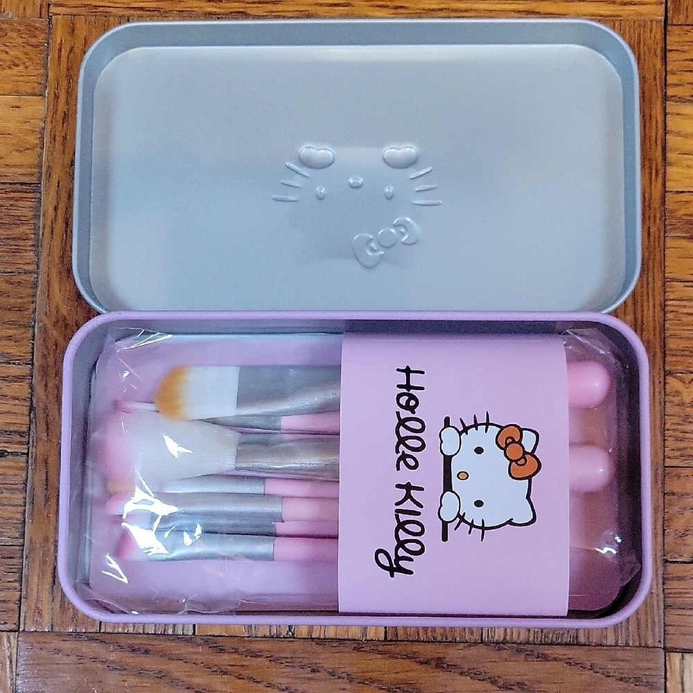 Hello Kitty Lot with Makeup Sponges and Tin with Makeup Brushes New in Packaging - Picture 6 of 7